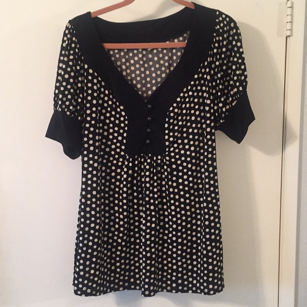 Cute short sleeve shirt. 2x but fits more like 1x